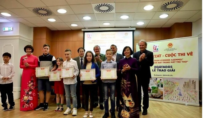 Painting contest about Vietnam attracts numerous international students
